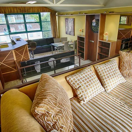 Panoramic Roof Terrace&jacuzzi Apartment Prague